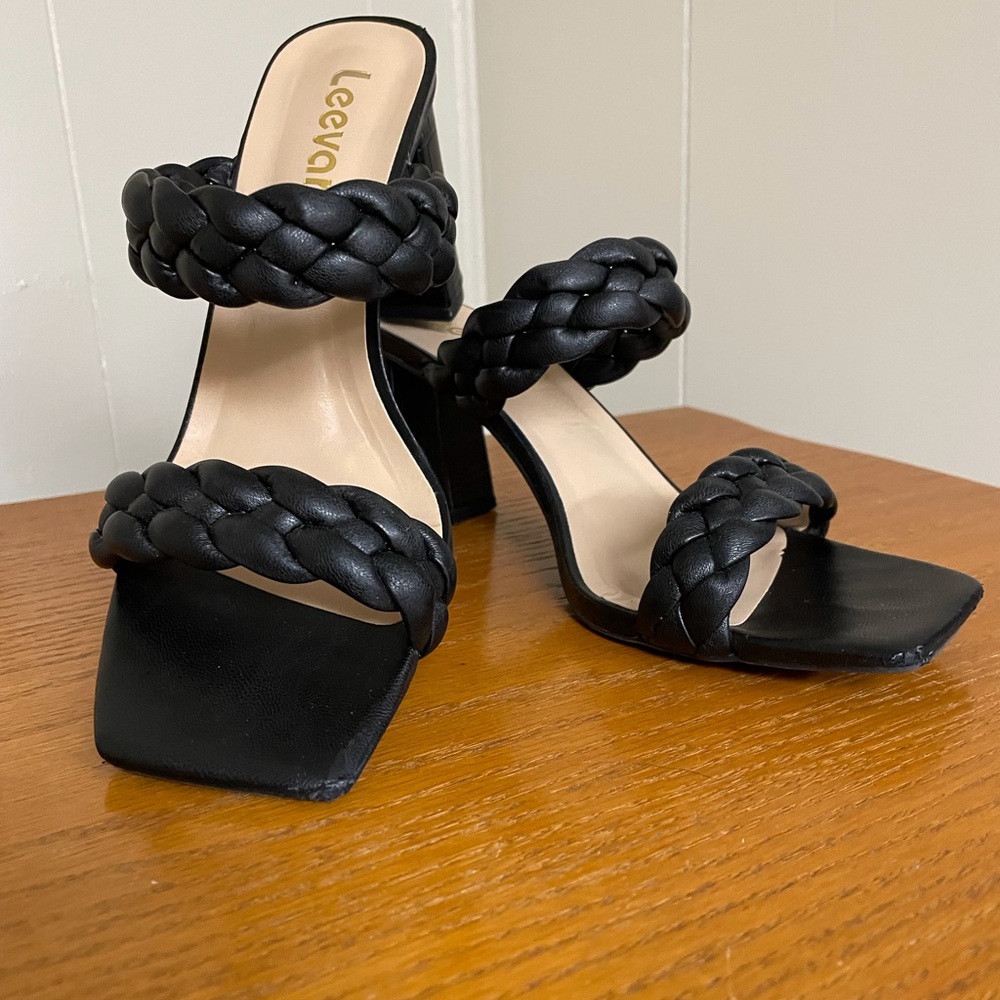 Leevar (size 6.5) black knotted strapped heels